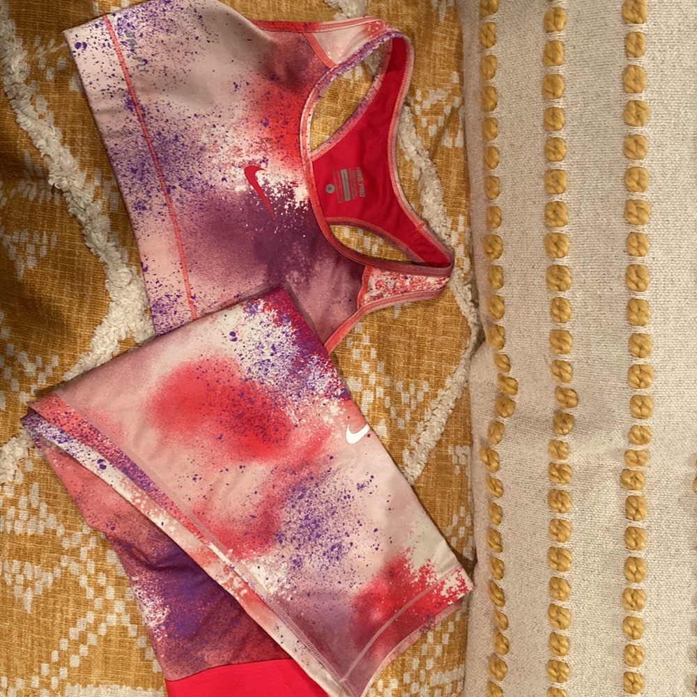 Nike Capris Sz M and Sports Bra Sz S and M tank - Picture 3 of 9